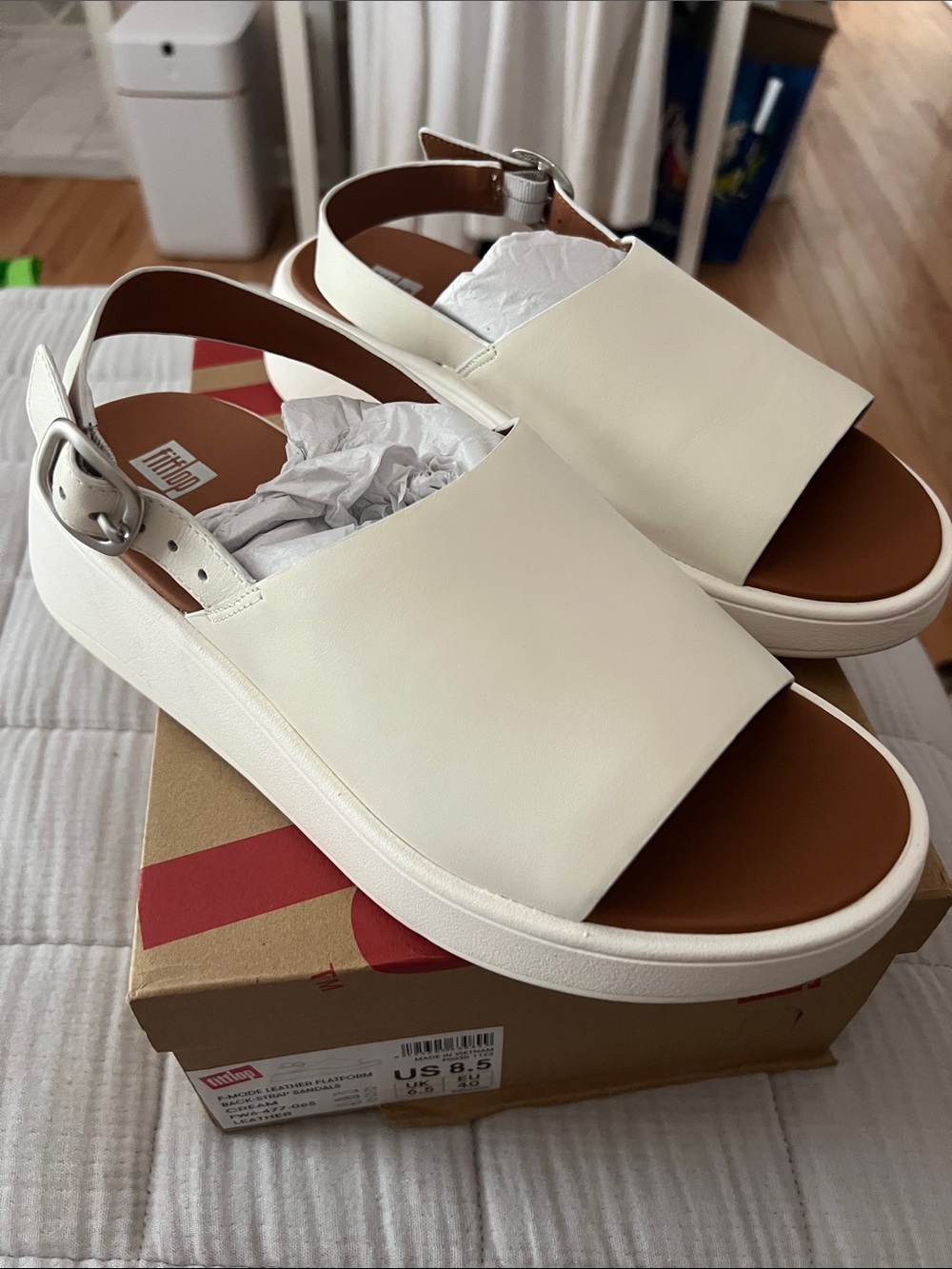 Fitflop Cream Sandals with Ankle Buckle sz 8.5 fit like a 9.
